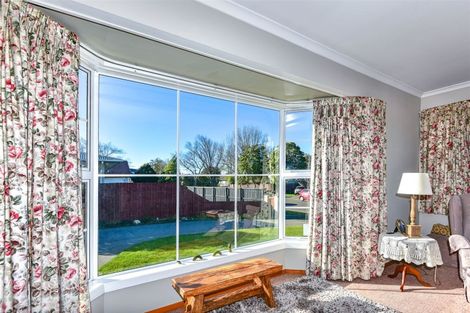 Photo of property in 6 Monteath Place, Redwood, Christchurch, 8051