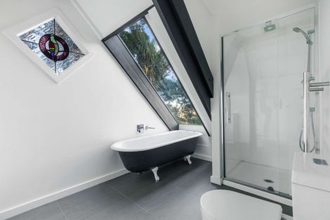 Photo of property in 33 Tainui Road, Titirangi, Auckland, 0604