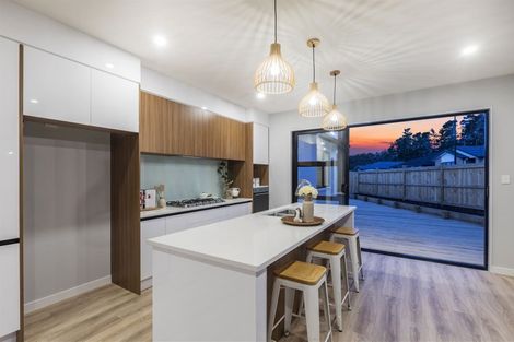 Photo of property in 22 Vinistra Road, Kumeu, 0810