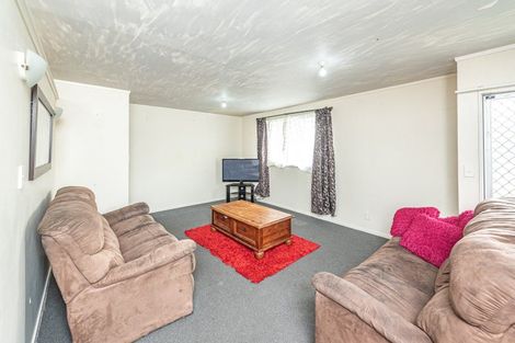 Photo of property in 28 Tongariro Street, Castlecliff, Whanganui, 4501