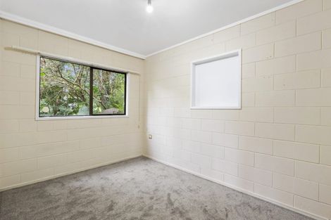 Photo of property in 2/90 Browns Bay Road, Rothesay Bay, Auckland, 0630