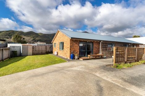 Photo of property in 1/4 Ipswich Grove, Wainuiomata, Lower Hutt, 5014