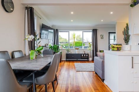 Photo of property in 4 Eton Place, Terrace End, Palmerston North, 4410