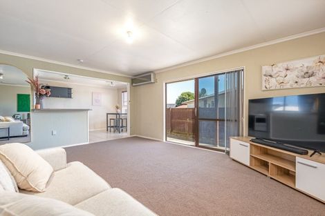 Photo of property in 12 Hillcrest Drive, Kelvin Grove, Palmerston North, 4414