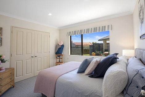 Photo of property in 10 Quadrant Heights, Paraparaumu, 5032