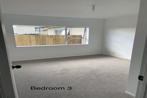 Photo of property in 2/318 Sunset Road, Unsworth Heights, Auckland, 0632