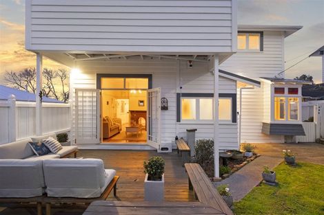 Photo of property in 1/49 Rawene Road, Birkenhead, Auckland, 0626