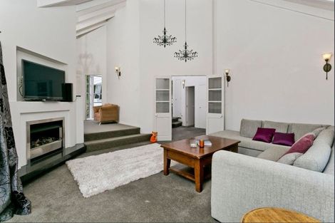 Photo of property in 2/79 Ocean View Road, Hillcrest, Auckland, 0627