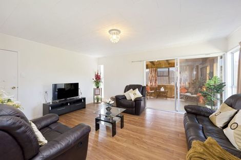 Photo of property in 19 Pankhurst Place, Sunnyvale, Auckland, 0612