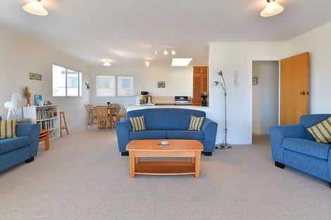 Photo of property in 18 Tamatea Drive, Snells Beach, 0920