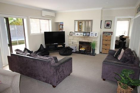 Photo of property in 30 Grove Road, Papakura, 2110