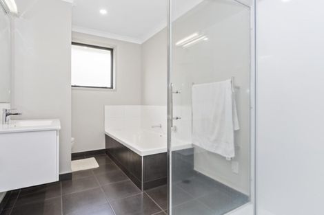 Photo of property in 8 Ballintoy Park Drive, Welcome Bay, Tauranga, 3175