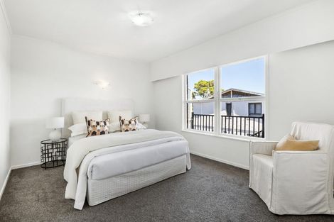 Photo of property in 2/12 Westwell Road, Belmont, Auckland, 0622