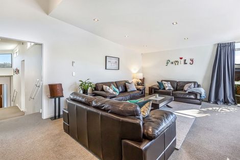 Photo of property in 5 Kaimai Place, Aotea, Porirua, 5024