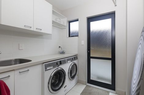 Photo of property in 87 Knights Road, Rothesay Bay, Auckland, 0630