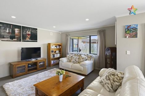 Photo of property in 8 Percy Kinsman Crescent, Riverstone Terraces, Upper Hutt, 5018