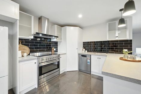 Photo of property in 122 Mccormacks Bay Road, Redcliffs, Christchurch, 8081