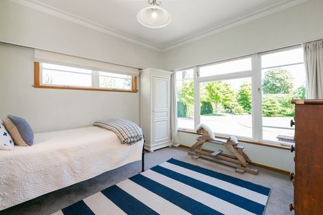 Photo of property in 2 Corwen Place, Mayfair, Hastings, 4122