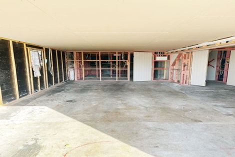 Photo of property in 42 Tiroroa Avenue, Te Atatu South, Auckland, 0610