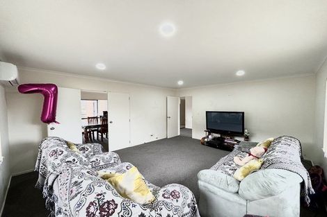 Photo of property in 37 Nicholas Gibbons Drive, Clendon Park, Auckland, 2103