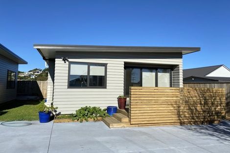 Photo of property in 33 Belt Road, Moturoa, New Plymouth, 4310