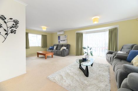 Photo of property in 112 Buscomb Avenue, Henderson, Auckland, 0610