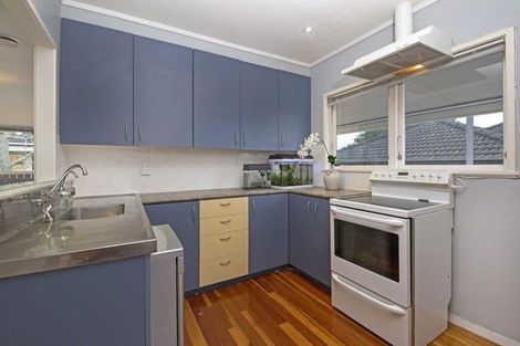 Photo of property in 33 Minaret Drive, Bucklands Beach, Auckland, 2014