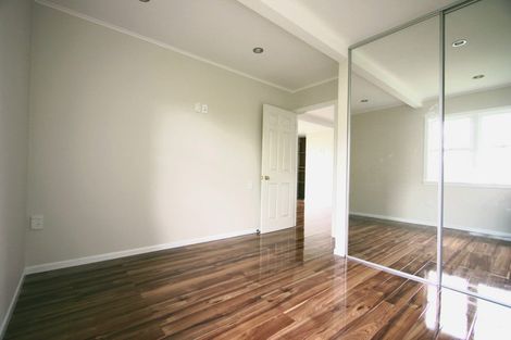 Photo of property in 2/100 Manuka Road, Bayview, Auckland, 0629