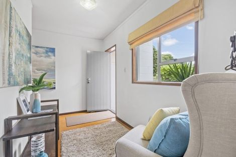 Photo of property in 2/10 Pierce Road, Milford, Auckland, 0620