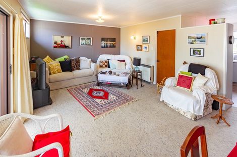 Photo of property in 71 Mcfarlane Street, Oakura, 4314