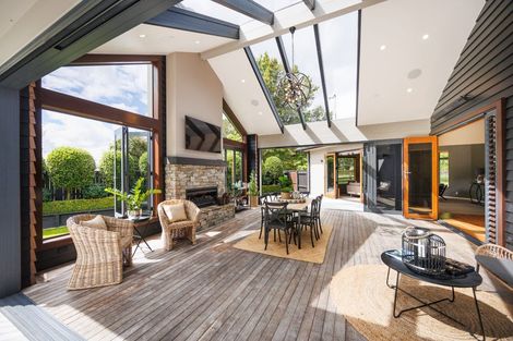 Photo of property in 7 Titirangi Drive, Fitzherbert, Palmerston North, 4471