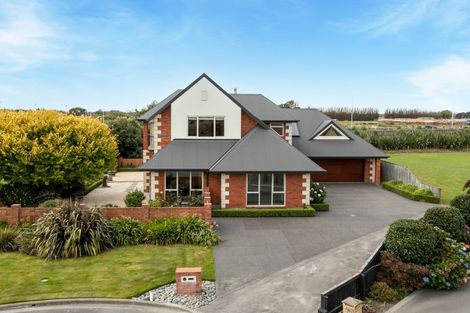 Photo of property in 100 Willowview Drive, Redwood, Christchurch, 8051