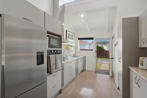 Photo of property in 3/42 James Laurie Street, Henderson, Auckland, 0612