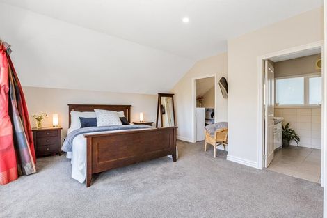 Photo of property in 61 Seaview Road, Paremata, Porirua, 5024