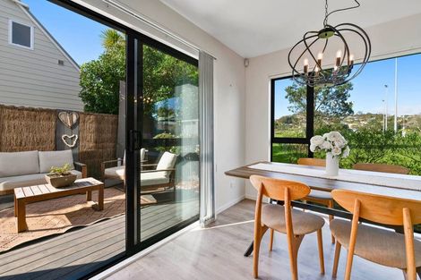 Photo of property in 4 William Bayes Place, Red Beach, 0932