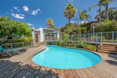 Photo of property in 50 Cliff Road, Torbay, Auckland, 0630