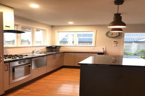 Photo of property in 140 Ennis Avenue, Pakuranga Heights, Auckland, 2010