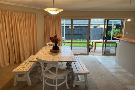 Photo of property in 1 Mcleod Place, Papamoa Beach, Papamoa, 3118