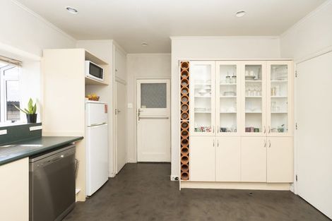 Photo of property in 11 Forest Lake Road, Forest Lake, Hamilton, 3200