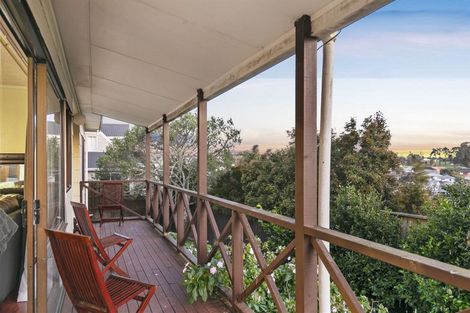 Photo of property in 9 Gosford Drive, Botany Downs, Auckland, 2010