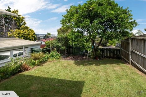 Photo of property in 15 Ellesmere Crescent, Pakuranga Heights, Auckland, 2010