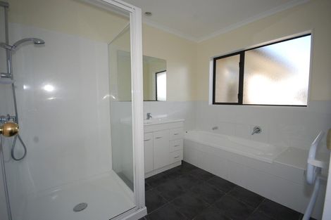 Photo of property in 3 Maadi Place, Papakura, 2110