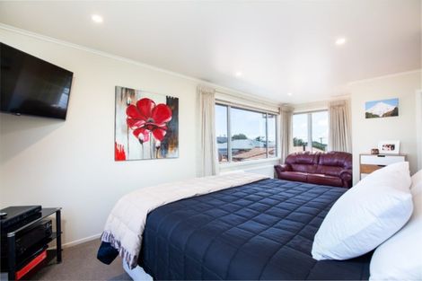 Photo of property in 8 Massey Street, Westown, New Plymouth, 4310