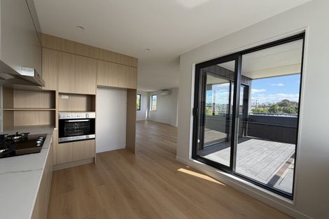 Photo of property in 18 Mataitai Road, Hobsonville, 0618
