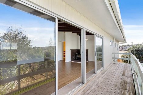 Photo of property in 19 Ravenwood Drive, Forrest Hill, Auckland, 0620