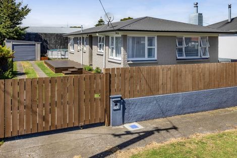 Photo of property in 15a Pratt Street, Waitara, 4320