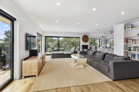 Photo of property in 12 Inglis Street, Seatoun, Wellington, 6022