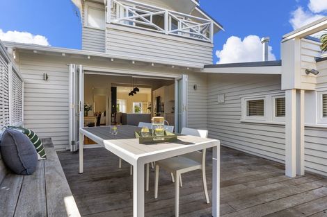 Photo of property in 26 Jubilee Avenue, Devonport, Auckland, 0624