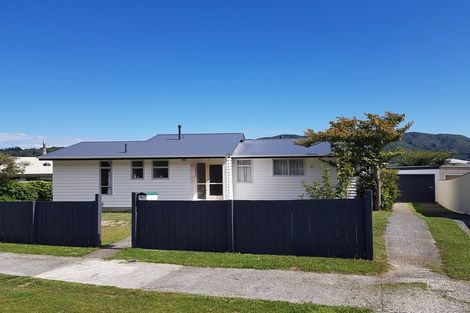 Photo of property in 31 Antrim Crescent, Wainuiomata, Lower Hutt, 5014