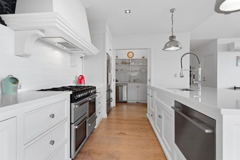 Photo of property in 22 Estuary View Road, Welcome Bay, Tauranga, 3112